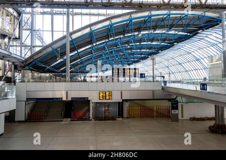 Waterloo London Inghilterra UK, novembre 21 2021, Waterloo Main Line London Station Interior Architecture with No People Foto Stock