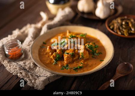 Curry di pollo originale con peperoni piccanti jalapeno Foto Stock