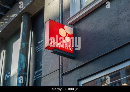 AARHUS, DANIMARCA - 18 ottobre 2021: Il cartello della famosa libreria Bog e IDE ad Aarhus, Danimarca Foto Stock