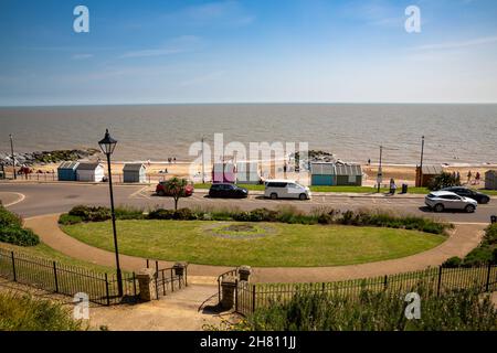 Felixstowe Suffolk UK Giugno 03 2021: Popolare destinazione balneare, Felixstowe spiaggia nel mezzo di un'onda calda estate nel Regno Unito Foto Stock