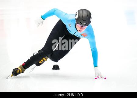 Dordrecht, Paesi Bassi. NOVEMBRE 26: Alexandra Danneel del Belgio in competizione durante la Coppa del mondo ISU Short Track Speed Skating Dordrecht a Optisport Sportboulevard il 26 novembre 2021 a Dordrecht, Paesi Bassi (Foto di Douwe Bijlsma/Orange Pictures) credito: Orange Pics BV/Alamy Live News credito: Orange Pics BV/Alamy Live News Foto Stock