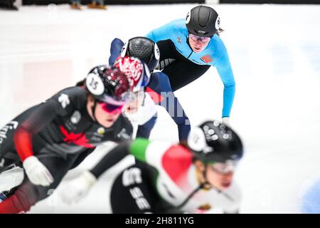 Dordrecht, Paesi Bassi. NOVEMBRE 26: Alexandra Danneel del Belgio in competizione durante la Coppa del mondo ISU Short Track Speed Skating Dordrecht a Optisport Sportboulevard il 26 novembre 2021 a Dordrecht, Paesi Bassi (Foto di Douwe Bijlsma/Orange Pictures) credito: Orange Pics BV/Alamy Live News credito: Orange Pics BV/Alamy Live News Foto Stock