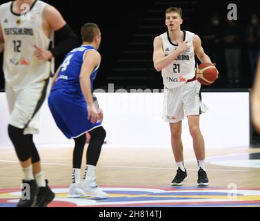 Germania, Nuernberg, KIA Metropol Arena - 25.11.2021 - FIBA Basketball World Cup 2023 European Qualifiers, Group D - Team Germania vs. Team Estonia immagine: Justus Hollatz (Germania, #21) in azione. Foto Stock