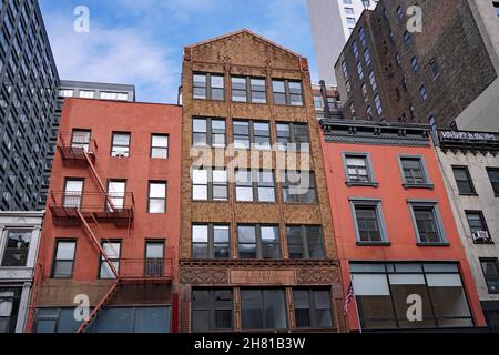 Edifici in vecchio stile conservati nel quartiere Chelsea di Manhattan Foto Stock