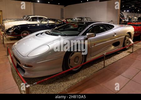 Jaguar XJ220, in mostra presso l'Haynes International Motor Museum, Sparkford, Yeovil, Somerset Foto Stock