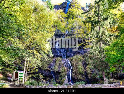 Cascata Romkerhall alta 64 metri, la cascata più alta dei monti Harz, Germania Foto Stock