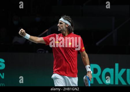 Madrid, Spagna. 26 novembre 2021. Le finali della Coppa Davis si sono partite di tennis di gruppo tra la Spagna e l'Ecuador. Partita di tennis Feliciano Lopez contro Roberto Quiroz all'Arena di Madrid. 26 novembre 2021 Partido de tenis de la fase de grupos de la final de la Copa Davis entre España y Ecuador. Partido de tenis Feliciano Lopez vs Roberto Quiroz en Madrid Arena. 26 de noviembre de 2021 797/David Sierra/Cordon Press Credit: CORDON PRESS/Alamy Live News Foto Stock