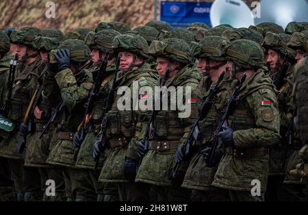 Kazan, Russia. 08 novembre 2021. Soldati delle forze armate bielorusse . Esercitazioni dell'esercito dei paesi dell'Organizzazione collettiva del Trattato di sicurezza Foto Stock