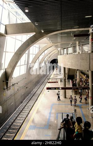 Stazione della metropolitana nel comune brasiliano di Salvador, Bahia. Sistema di trasporto della metropolitana con 42 km in siz Foto Stock