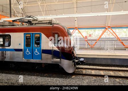 Stazione della metropolitana nel comune brasiliano di Salvador, Bahia. Sistema di trasporto della metropolitana con 42 km in siz Foto Stock