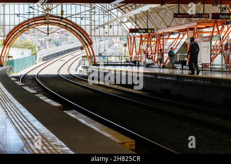 Stazione della metropolitana nel comune brasiliano di Salvador, Bahia. Sistema di trasporto della metropolitana con 42 km in siz Foto Stock