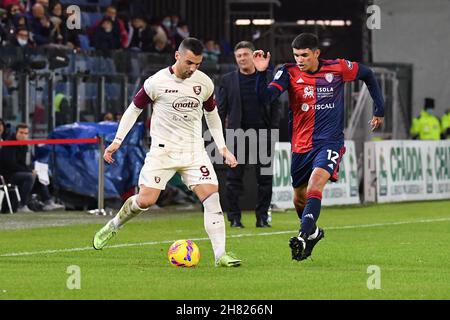 Cagliari, Italia. 26 novembre 2021. Federico Bonazzoli di Salernitana durante Cagliari Calcio vs US Salernitana, Campionato italiano di calcio A a Cagliari, Italia, Novembre 26 2021 Credit: Agenzia indipendente per la fotografia/Alamy Live News Foto Stock