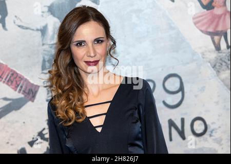 Torino, Italia. 26 novembre 2021. Emanuela Fanelli si pone durante la fotocall per la cerimonia di apertura della 39° edizione del Torino Film Festival (TFF). Credit: Nicolò campo/Alamy Live News Foto Stock