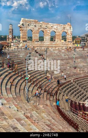 VERONA, ITALIA - 16 AGOSTO 2012: L'Arena è il monumento romano meglio conservato di Verona. Italia Foto Stock