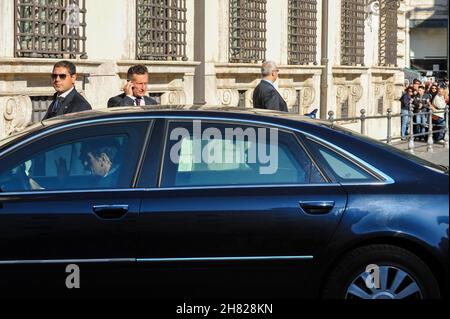 Roma, Italia 12/11/2011: Silvio Berlusconi va a Palazzo Chigi per dimettersi come primo Ministro. © Andrea Sabbadini Foto Stock
