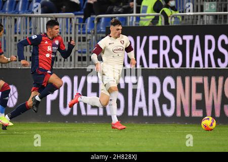 Cagliari, Italia. 26 novembre 2021. Federico Bonazzoli di Salernitana durante Cagliari Calcio vs US Salernitana, Campionato italiano di calcio A a Cagliari, Italia, Novembre 26 2021 Credit: Agenzia indipendente per la fotografia/Alamy Live News Foto Stock