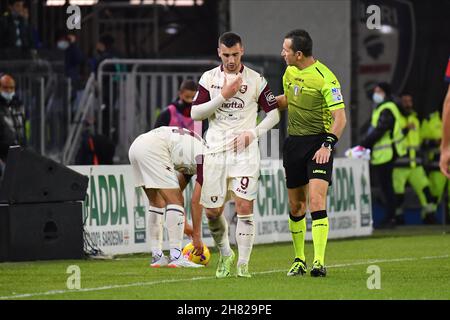 Cagliari, Italia. 26 novembre 2021. Federico Bonazzoli di Salernitana durante Cagliari Calcio vs US Salernitana, Campionato italiano di calcio A a Cagliari, Italia, Novembre 26 2021 Credit: Agenzia indipendente per la fotografia/Alamy Live News Foto Stock