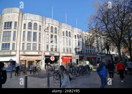 Queen Street a Cardiff City, Galles, Regno Unito Foto Stock