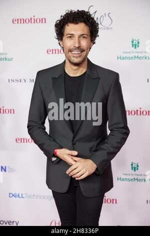 Amburgo, Germania. 26 novembre 2021. Boris Entraup, Hair & Make Up Artist, arriva al 'Emotion.Awards' per le donne al Curiohaus. Credit: Georg Wendt/dpa/Alamy Live News Foto Stock