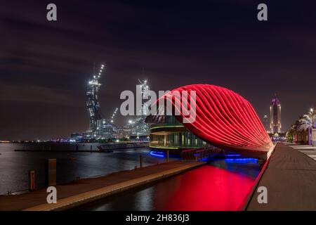 Splendida vista di Lusail Marina dopo il tramonto. Foto Stock