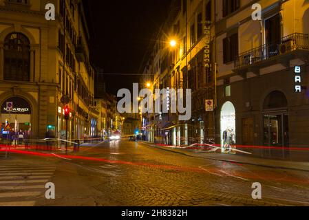 FIRENZE, ITALIA - 20 SETTEMBRE 2017: Tarda sera in via cittadina Foto Stock