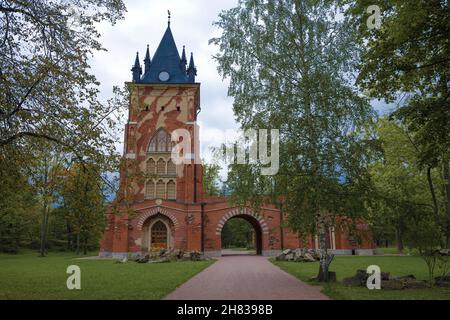 Vista del vecchio padiglione Chapelle nel Parco Alexander di Tsarskoye Selo in un nuvoloso giorno di settembre. Pushkin, Russia Foto Stock