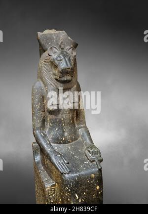 Antica statua egizia seduta della dea Sakhmet, 1410-1372 a.C. 16a dinastia, Tempio di Mut Karnak. Kunsthistorisches Muesum Vienna inv AS 77. Diori Foto Stock