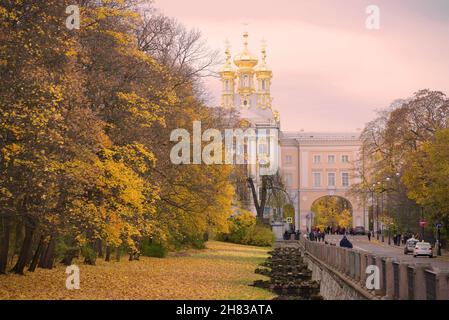 SAN PIETROBURGO, RUSSIA - 17 OTTOBRE 2017: Serata nuvolosa di ottobre al Palazzo di Caterina. Tsarskoe Selo Foto Stock