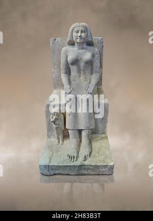 Antica statua gyptiana di Khent con suo figlio Rudju, 2450 a.C., quinta dinastia, necropoli di Giza. Kunsthistorisches Muesum Vienna inv AS 7507. Calcare, Foto Stock