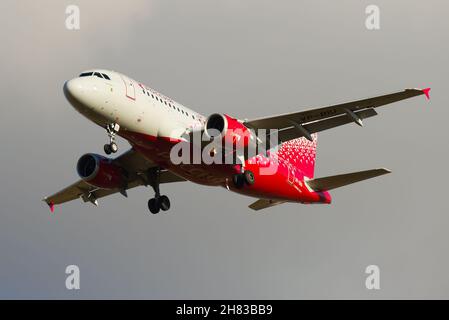 SAN PIETROBURGO, RUSSIA - 25 OTTOBRE 2018: Primo piano dell'aereo A319-114 'Lipetsk' (VP-BIU) della compagnia aerea Rossiya Foto Stock