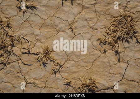 Espagne, Navarra, Arguedas, désert des Bardenas Reales, parc naturel classé Réserve de Biosphère par l'Unesco, Castil de tierra, la cheminée de Foto Stock