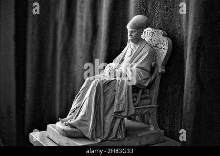 Statua di marmo di Sir Jammedji Jijibhy Foto Stock