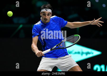 Torino, ITALIA, Italia. 26 novembre 2021. Tennis - Coppa Davis qualificazione di Gruppo D per quarti di finale.Italia vs USA.pala Alpitour, Torino, Italia 26 novembre 2021.Lorenzo Sonego in azione in Italia durante la sua partita contro Reilly Opelka degli Stati Uniti (Credit Image: © Tonello Abozzi/Pacific Press via ZUMA Press Wire) Foto Stock