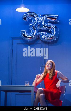 COMPANY music & lyrics: Stephen Sondheim book: George Furth design: Bunny Christie Lighting: Neil Austin coreografia: Liam Steel regista: Marianne Elliott Rosalie Craig (Bobbie) Gielgud Theatre, London W1 17/10/2018 (c) Donald Cooper/PhotoStage photos@photostage.co.uk Ref/0016 Foto Stock