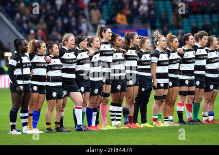 Londra, Regno Unito. 27 novembre 2021. 27 novembre 2021; Twickenham, Londra, Inghilterra, Autumn Series International rugby, Barbarians Women versus South Africa Springbok Womens XV; Barbarians stand per l'inno nazionale del Regno Unito Credit: Action Plus Sports Images/Alamy Live News Foto Stock