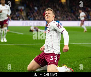 Londra, Regno Unito. 27 novembre 2021. Aston Villa Matt TargetT festeggia il suo obiettivo durante la partita della Premier League tra Crystal Palace e Aston Villa a Selhurst Park, Londra, Inghilterra, il 27 novembre 2021. Foto di Andrew Aleksiejczuk/prime Media Images. Credit: Prime Media Images/Alamy Live News Foto Stock