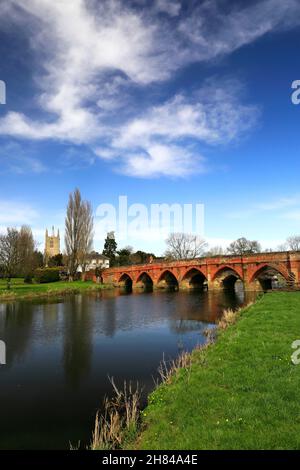 Ponte sul fiume Great Ouse, Great Barford Village, Bedfordshire, Inghilterra, Regno Unito Foto Stock