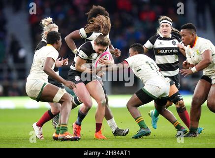 Rhona Lloyd (centro) dei barbari durante la partita internazionale d'autunno al Twickenham Stadium, Londra. Data foto: Sabato 27 novembre 2021. Vedi la storia di PA RUGBYU Barbarian Women. Il credito fotografico deve essere: David Davies/PA Wire. RESTRIZIONI: L'uso è soggetto a restrizioni. Solo per uso editoriale, nessun uso commerciale senza previo consenso da parte del titolare dei diritti. Foto Stock