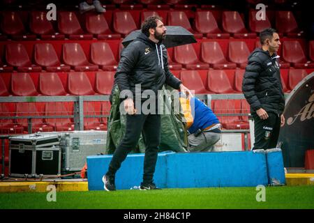 Benevento, Italia. 27 novembre 2021. Caserta Fabio allenatore Benevento durante Benevento Calcio vs Reggina 1914, partita di calcio italiana Serie B a Benevento, Italia, Novembre 27 2021 credito: Agenzia fotografica indipendente/Alamy Live News Foto Stock