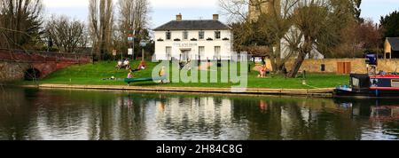 The Anchor pub, River Great Ouse, Great Barford Village, Bedfordshire, Inghilterra, REGNO UNITO Foto Stock