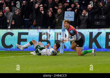 Londra, Regno Unito. 27 novembre 2021. Oscar Beard of Harlequins fa una prova durante la Gallagher Premiership Rugby Round 9 Match tra Harlequins vs London Irish al Twickenham Stoop Stadium sabato 27 novembre 2021. LONDRA INGHILTERRA. Credit: Taka G Wu/Alamy Live News Foto Stock