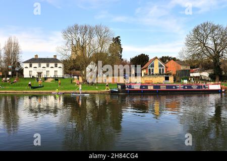 The Anchor pub, River Great Ouse, Great Barford Village, Bedfordshire, Inghilterra, REGNO UNITO Foto Stock