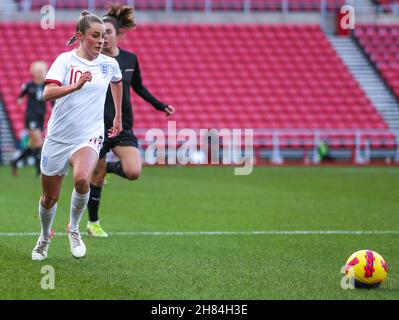 SUNDERLAND, GBR. 27 NOVEMBRE Ella Toone in Inghilterra durante la partita di qualificazione della Coppa del mondo FIFA Women's Group D tra Inghilterra Women e Austria allo Stadium of Light di Sunderland sabato 27 novembre 2021. (Credit: Michael driver | MI News) Credit: MI News & Sport /Alamy Live News Foto Stock