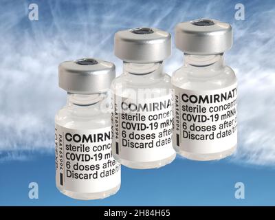 Ampolle per la vaccinazione di Comirrnaty contro il virus covid-19 o Corona con sfondo cielo Foto Stock