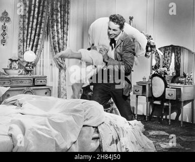 Guy Madison, Rhonda Fleming, on-set of the Film, 'Bullwhip', Allied Artists, 1958 Foto Stock