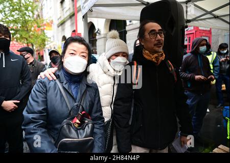 Asian e amici rally, No a New Cold War - Stop Racism - Stop Asian Hate, Chinatown London il 27 novembre 2021. Foto Stock