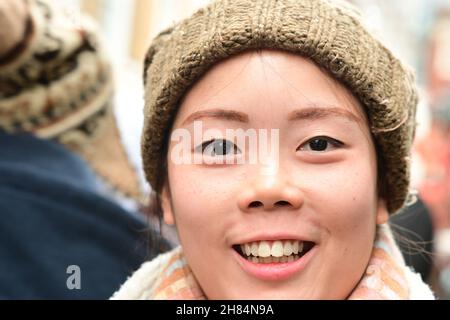 Asian e amici rally, No a New Cold War - Stop Racism - Stop Asian Hate, Chinatown London il 27 novembre 2021. Foto Stock