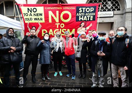 Asian e amici rally, No a New Cold War - Stop Racism - Stop Asian Hate, Chinatown London il 27 novembre 2021. Foto Stock