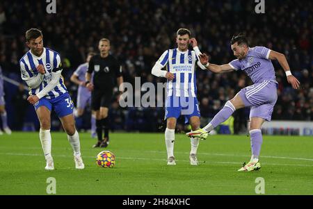 Brighton and Hove, Inghilterra, 27 novembre 2021. Jack Harrison di Leeds United ha un colpo sul traguardo durante la partita della Premier League allo stadio AMEX, Brighton e Hove. Il credito d'immagine dovrebbe leggere: Paul Terry / Sportimage Foto Stock