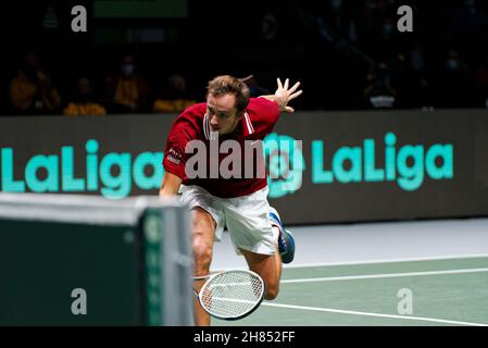 Madrid Arena, Casa de campo, Madrid, Spagna. 27 novembre 2021. Coppa di Davis Tennis: ECUADOR / FEDERAZIONE RUSSA DI TENNIS - singles - Daniil Medvedev (RTF) / Emilio Gomez (ECU). Daniil Medvedev (RTF) nella foto. Madrid Arena, Casa de campo, Madrid, Spagna. Credit: EnriquePSans/Alamy Live News Foto Stock